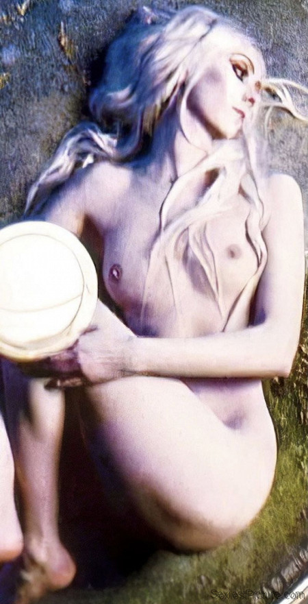 Taylor Momsen Nude