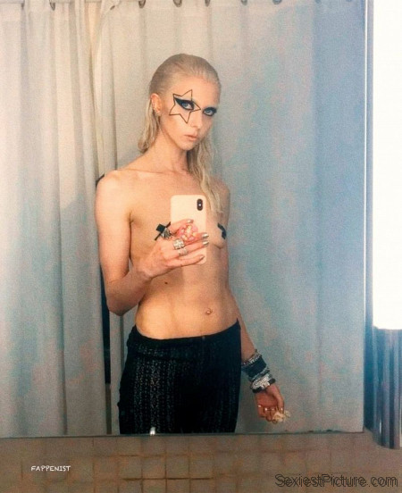 Taylor Momsen Topless Boobs