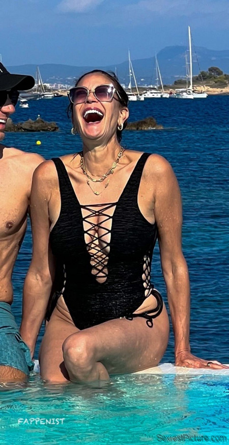 Teri Hatcher Tits