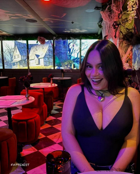Vanessa Hudgens Huge Boobs