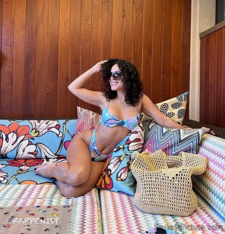 Vanessa Hudgens Sexy Bikini