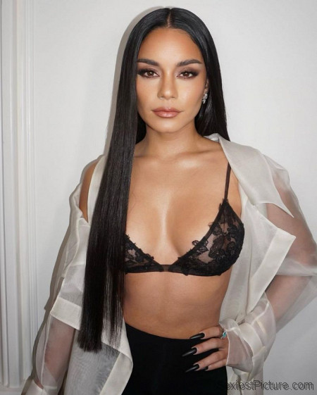 Vanessa Hudgens Tits