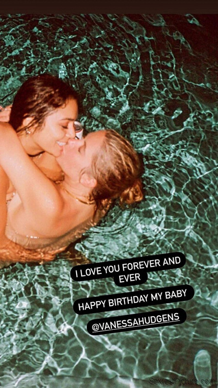 Vanessa Hudgens and Ashley Benson Lesbian Kiss