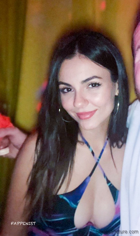 Victoria Justice Braless Big Tits