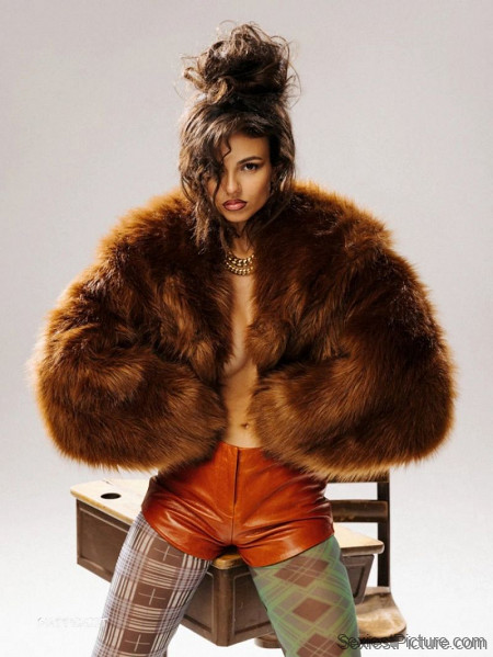 Victoria Justice Sexy Tits and Ass New Photoshoot