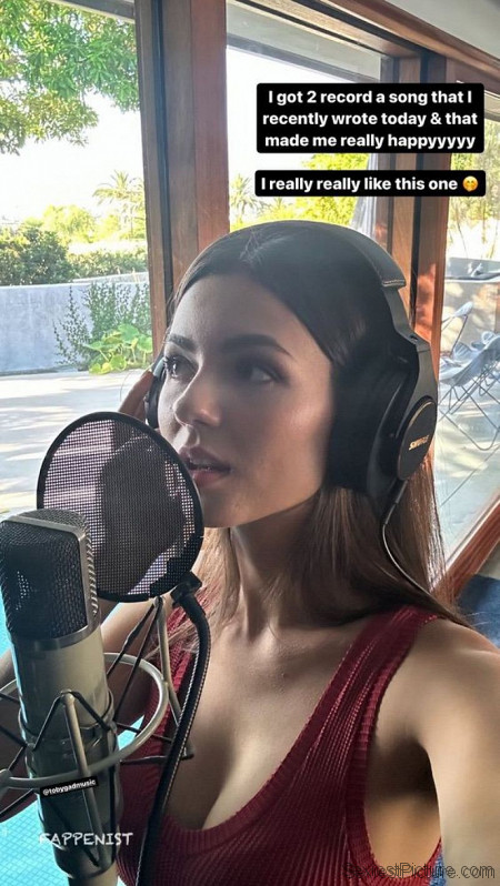 Victoria Justice Tits in the Studio