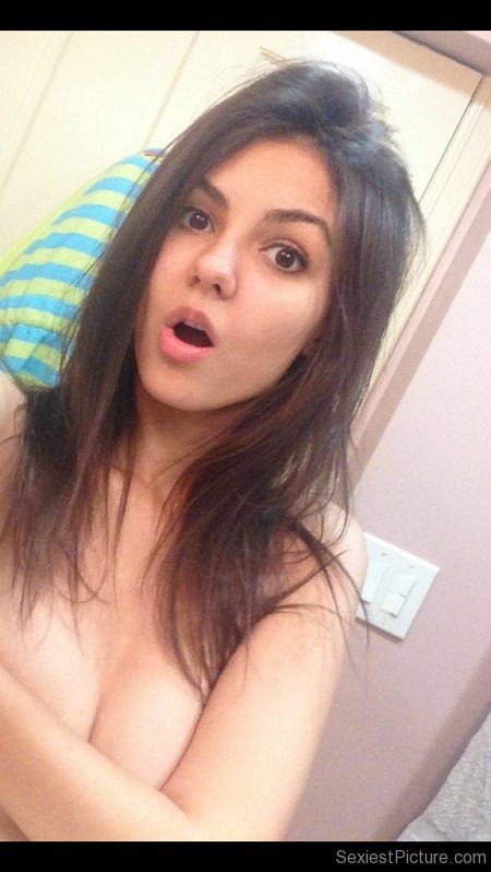 Victoria Justice nude naked boobs hand bra selfie leaked