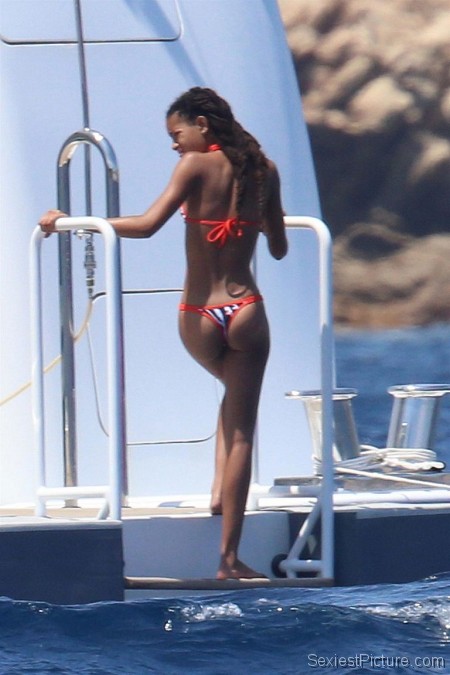 Willow Smith Sexy Ass Bikini