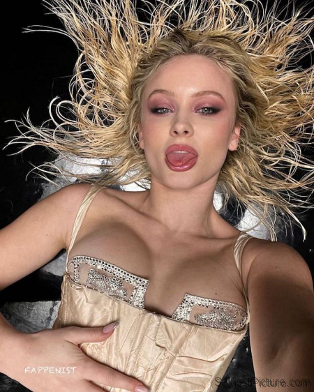 Zara Larsson Big Tits