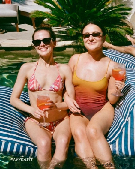 Zoey Deutch and Her Mom Big Tits