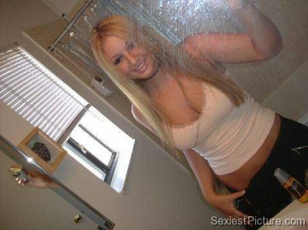 sexiest girl ever mirror shot