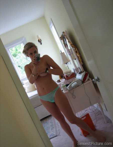 sexiest girl ever mirror shot